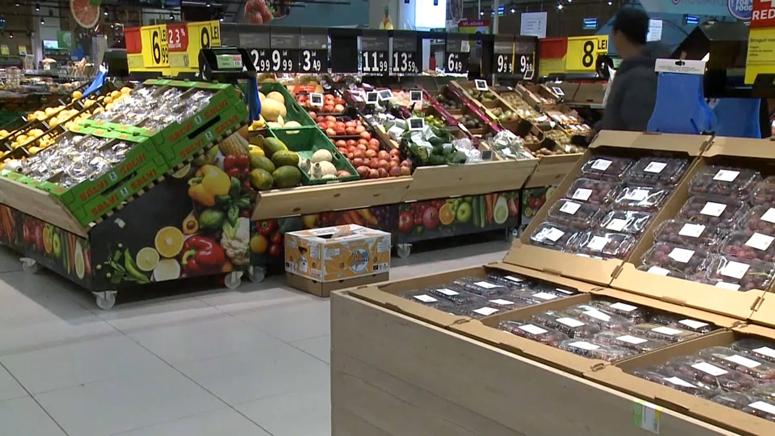 Bükreş, Romanya'da bir süpermarketin iç kısmı, 10 Şubat 2025.