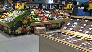 Bükreş, Romanya'da bir süpermarketin iç kısmı, 10 Şubat 2025.
