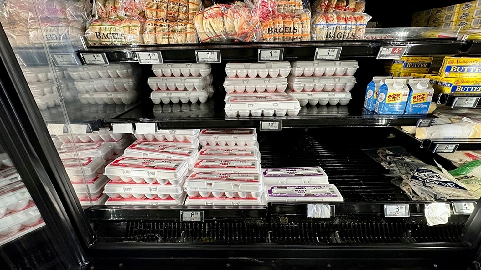 Productos en un supermercado en Rumanía