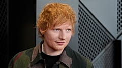 DATEI: Ed Sheeran kommt bei den 66. jährlichen Grammy Awards am Sonntag, 4. Februar 2024, in Los Angeles, Vereinigte Staaten, an.