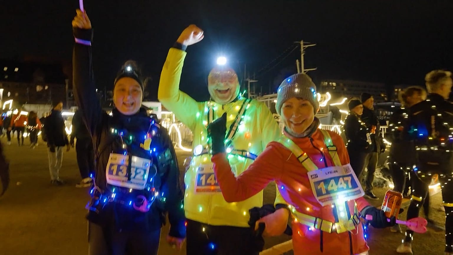 Des participants au Light Art Run à Copenhague, au Danemark, le 09.02.2025