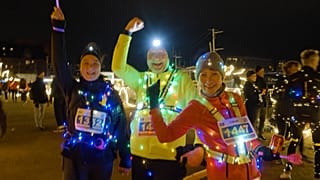 Des participants au Light Art Run à Copenhague, au Danemark, le 09.02.2025