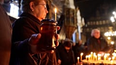 Пчеловоды посещают службу в честь святого покровителя меда
