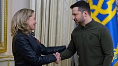 Η πρόεδρος της ΕΤΕπ, Νάντια Καλβίνιο, και ο πρόεδρος της Ουκρανίας, Βολοντίμιρ Ζελένσκι