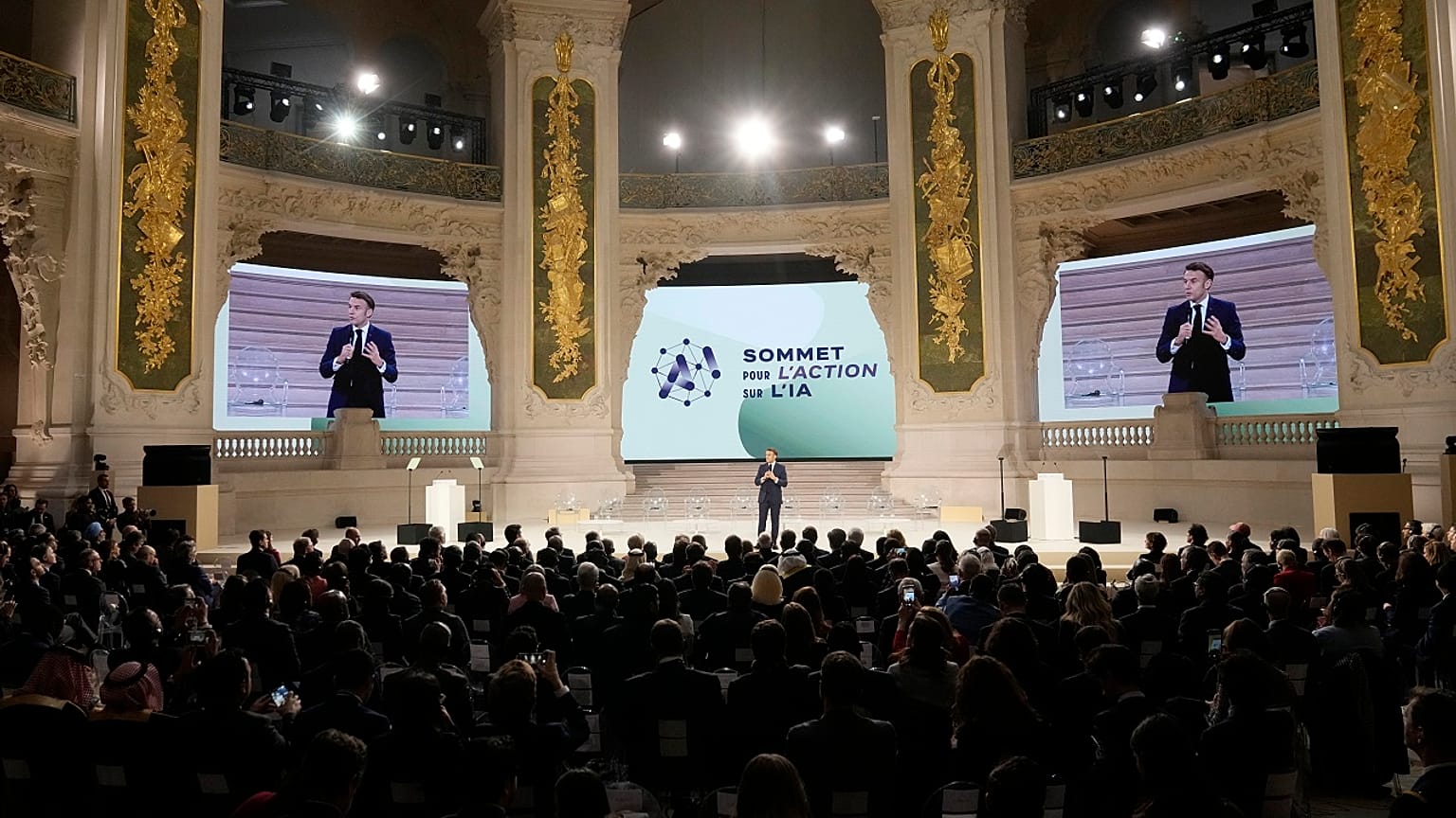Fransa Cumhurbaşkanı Macron Yapay Zeka Eylem Zirvesi'nde.