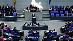 Debatte im Bundestag - Olaf Scholz spricht, 11. Februar 2025