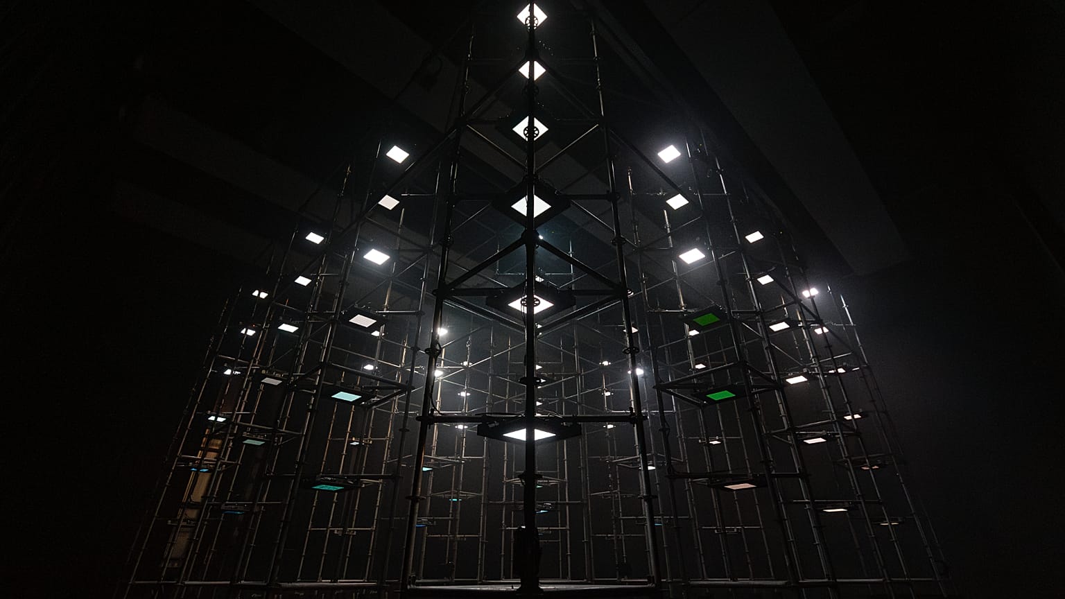 Imagen de la obra DURATION, de Boris Acket. Una instalación de luz, coproducida por Studio Raito, Bob Roijen y Corey Schneider con música de Boris Acket.