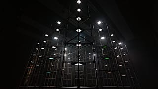 Imagen de la obra DURATION, de Boris Acket. Una instalación de luz, coproducida por Studio Raito, Bob Roijen y Corey Schneider con música de Boris Acket.
