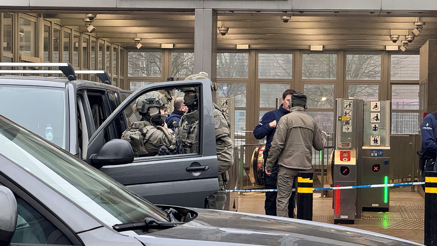 Бельгийская полиция у станции метро в Брюсселе, где произошла перестрелка. 5 февраля, 2025г.