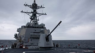 المدمرة الأمريكية من فئة أرلي بيرك يو إس إس رالف جونسون (DDG 114) تجري عمليات روتينية جارية في مضيق تايوان، في 9 سبتمبر 2023