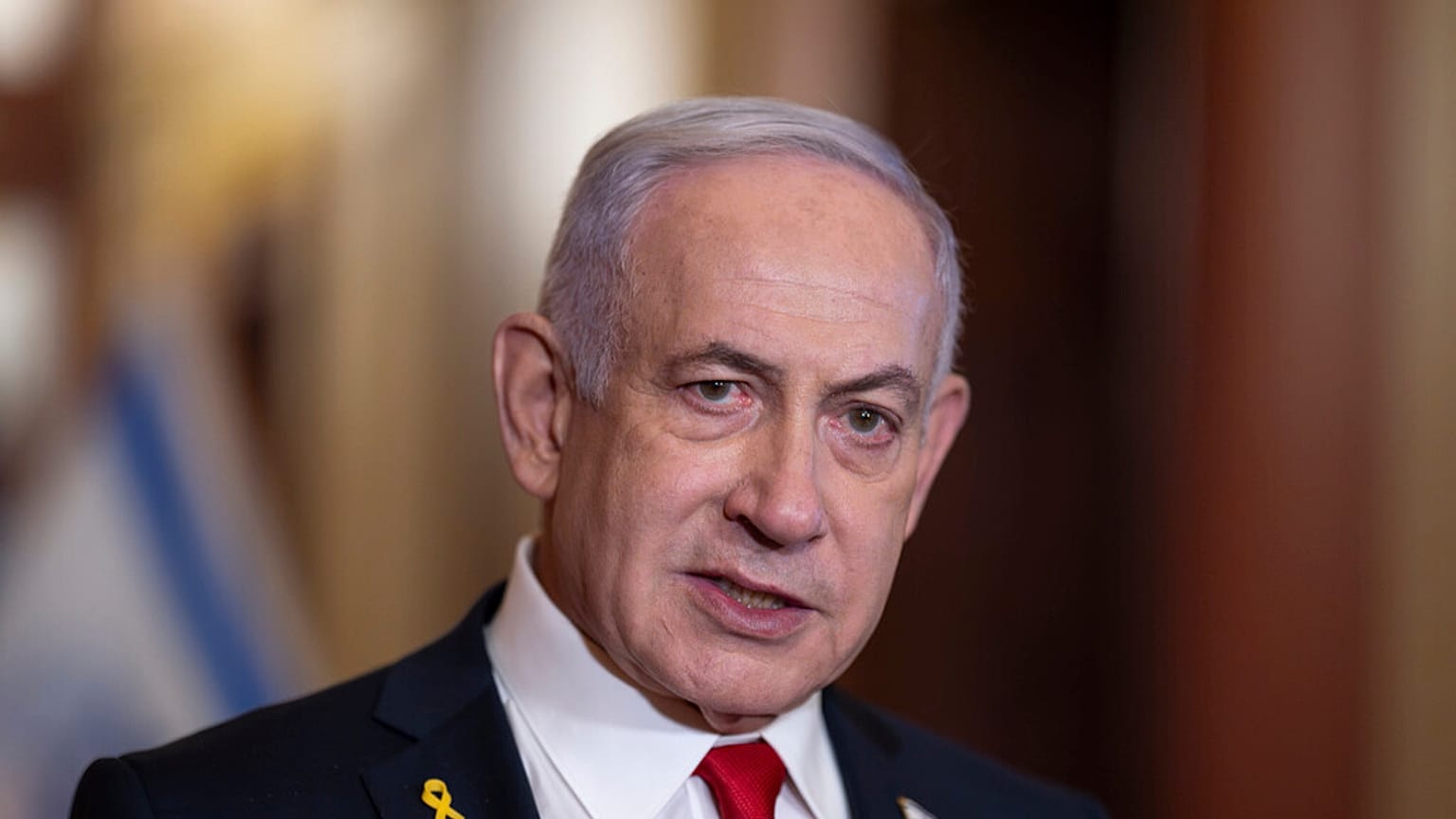 El primer ministro israelí, Benjamin Netanyahu, habla con los periodistas tras reunirse con el presidente de la Cámara de Representantes, el republicano Mike Johnson, en el Capitolio de Washington, el viernes 7 de febrero de 2025.