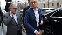 El líder del Partido de la Libertad de Austria, Herbert Kickl, llega a la sede de su partido en Viena,Austria, el miércoles 12 de febrero de 2025. (Foto AP/Heinz-Peter Bader)