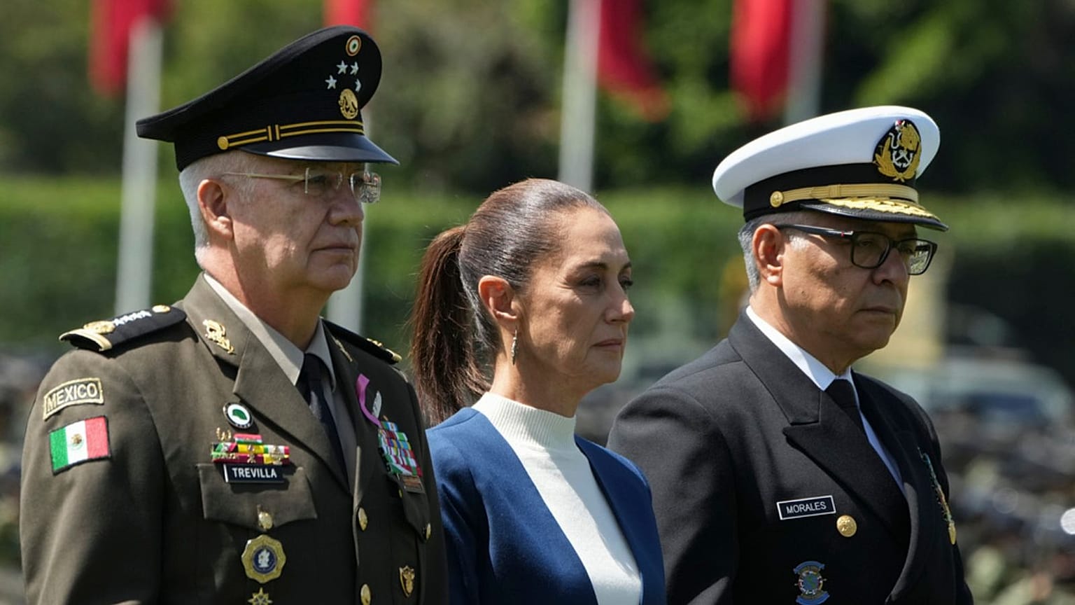 Mexican President Claudia Sheinbaum, center, with Defense Minister Gen. Ricardo Trevilla Trejo, left