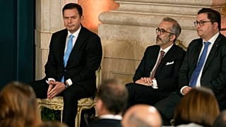 Primeira mini remodelação do Governo