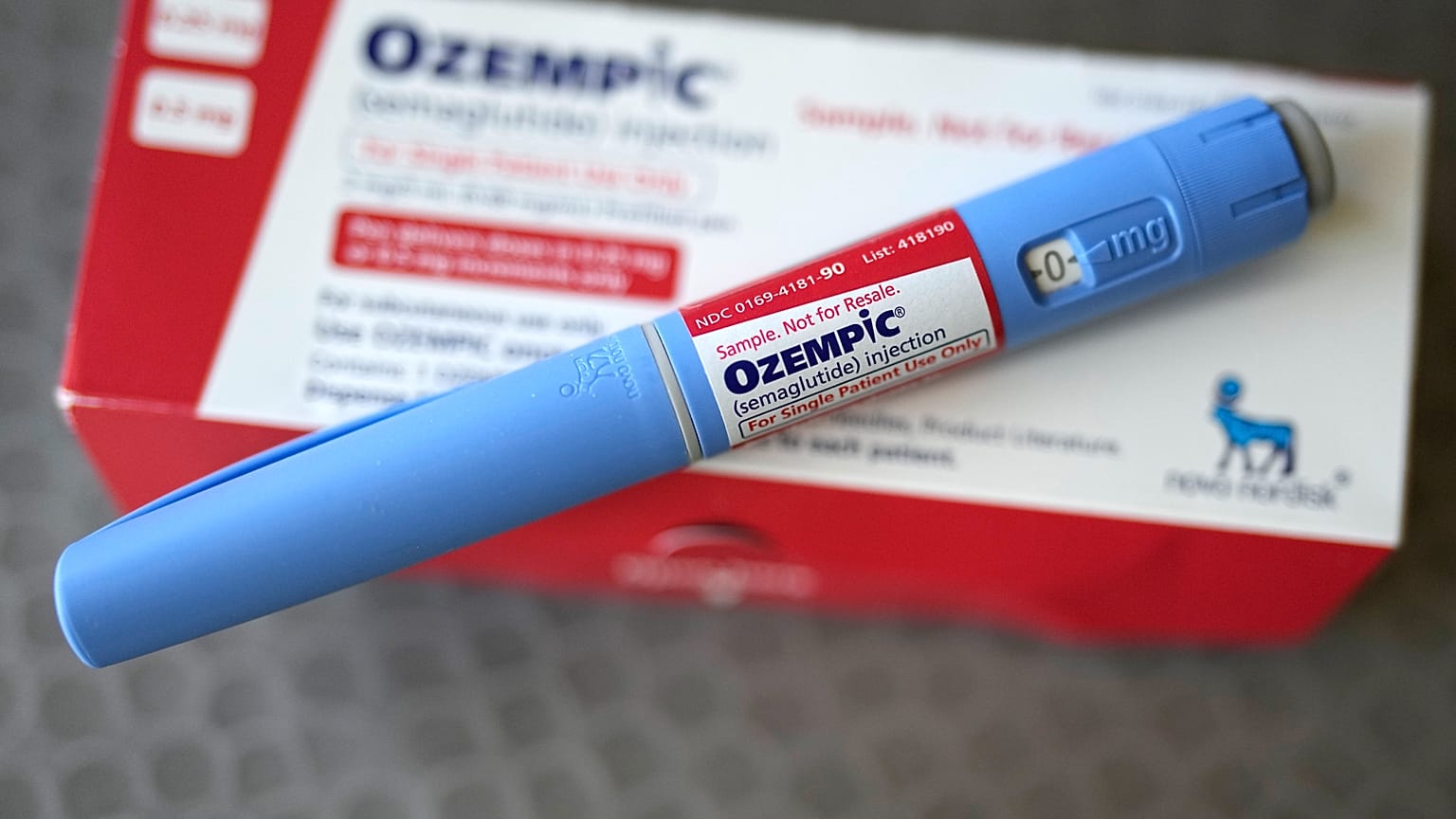 Il farmaco iniettabile Ozempic viene mostrato nel 2023.