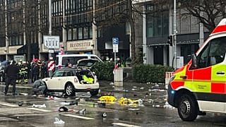 В результате наезда автомобиля на прохожих в Мюнхене пострадали не менее 20 человек