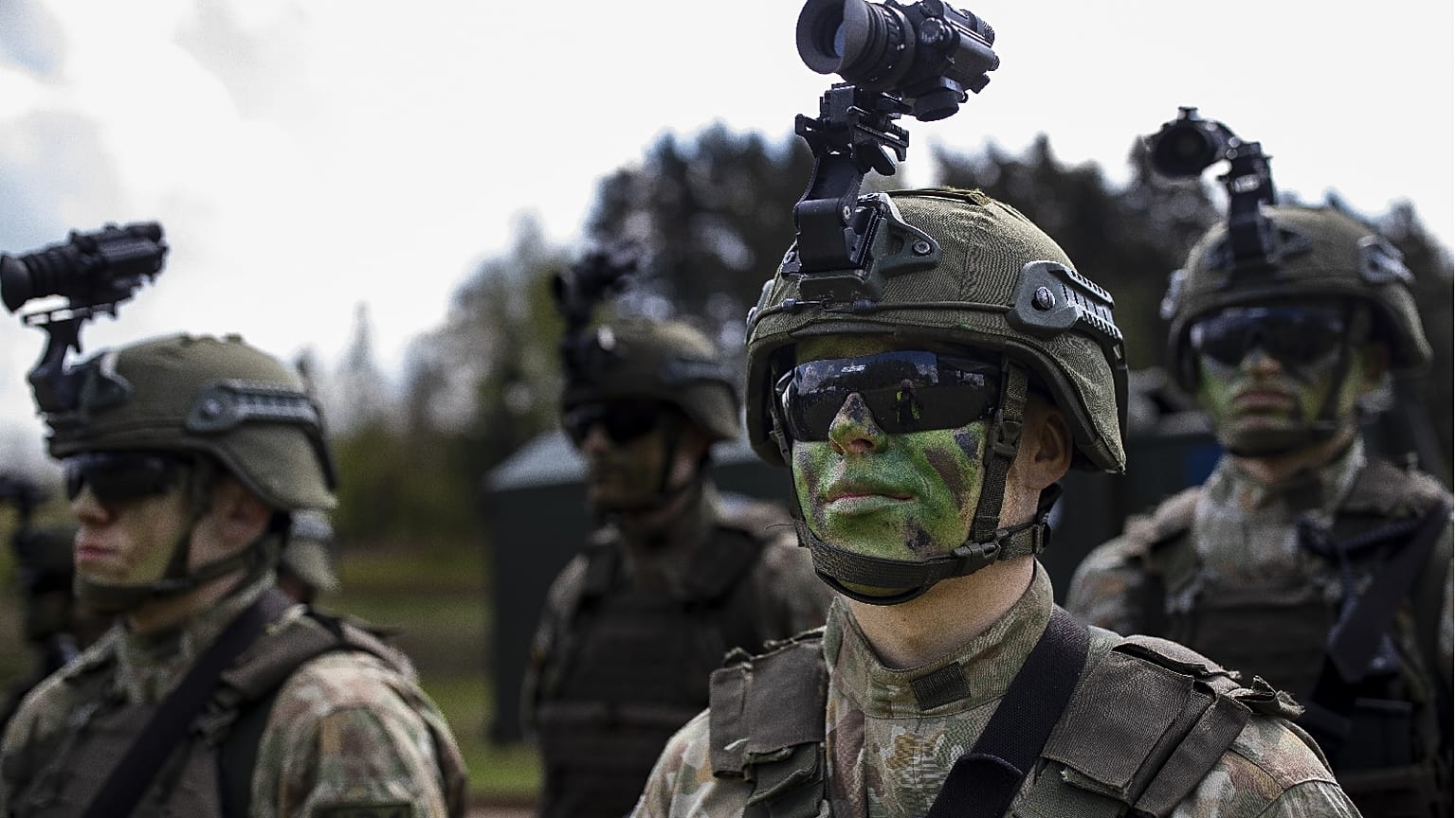 Żołnierze armii litewskiej biorą udział w polsko-litewskich ćwiczeniach wojskowych Brave Griffin 24/II w pobliżu Suwałk w pobliżu granicy z Polską, na Litwie, 26 kwietnia 2024 r.