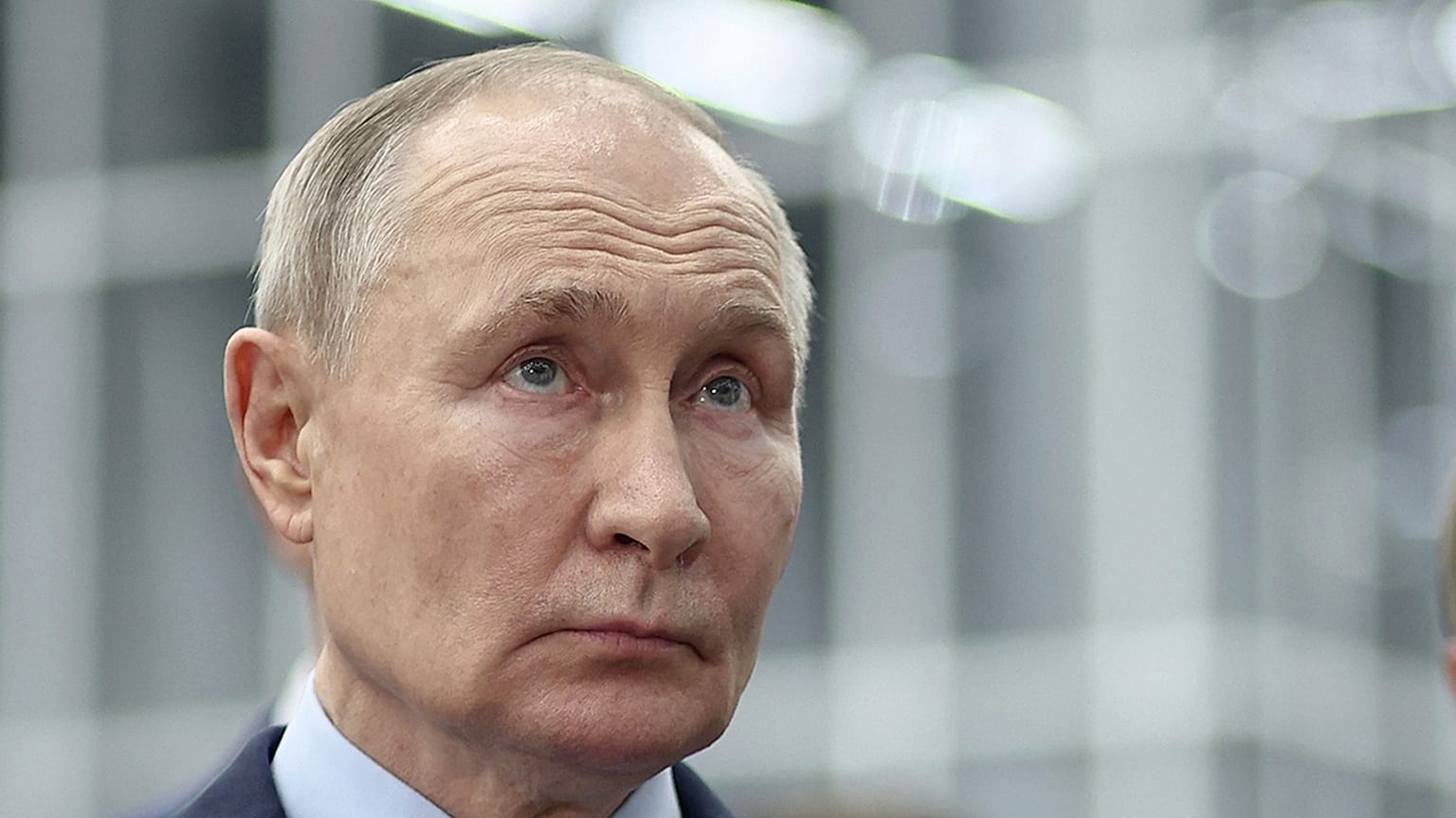 Le président russe Vladimir Poutine visite le centre de recherche et de production de systèmes d'aéronefs sans pilote de Samara, Russie, mardi 28 janvier 2025.