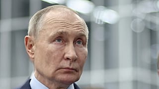 Russlands Präsident Wladimir Putin beim Besuch eines Forschungszentrums für unbemannte Flugsysteme in Samara, Russland - 28. Januar 2025