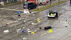 Ein zertrümmerter Kinderwagen - was am Tatort in München übrigblieb...