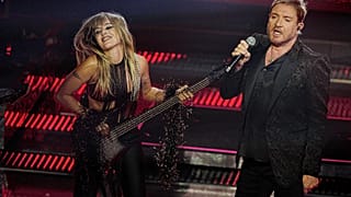 Ο Simon Le Bon των Duran Duran και η Victoria De Angelis των Maneskin εμφανίζονται κατά τη διάρκεια της τρίτης βραδιάς της 75ης έκδοσης του Φεστιβάλ του Σανρέμο (13 Φεβρουαρίου 2025)