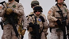 Fuerzas especiales españolas en pie tras finalizar la segunda jornada del ejercicio Steadfast Dart 2025