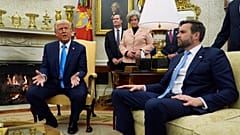الرئيس دونالد ترامب يتحدث أثناء اجتماعه مع رئيس الوزراء الإسرائيلي بنيامين نتنياهو في البيت الأبيض، الثلاثاء، 4 فبراير/شباط 2025
