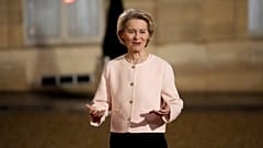 Avrupa Komisyonu Başkanı Ursula von der Leyen, Paris'te düzenlenen Yapay Zeka Eylem Zirvesi kapsamında Elysee Sarayı'nda düzenlenen akşam yemeğine katıldı, 10 Şubat 2025