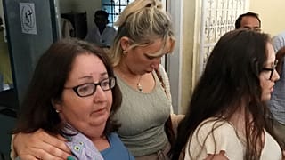 Τα μέλη της οικογένειας μιας Ιρλανδής γυναίκας που βιάστηκε και δολοφονήθηκε στην Γκόα το 2017 αντιδρούν αφού δικαστήριο έκρινε ένοχο έναν άνδρα για την υπόθεση.