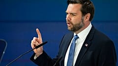 Der Vizepräsident der Vereinigten Staaten, JD Vance, spricht auf der Münchner Sicherheitskonferenz im Februar 2025 zu den Teilnehmern.
