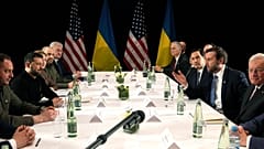 US-Vizepräsident JD Vance und US-Außenminister Marco Rubio treffen mit Präsident Zelenskyy während eines bilateralen Treffens am Rande der Münchner Sicherheitskonferenz zusammen