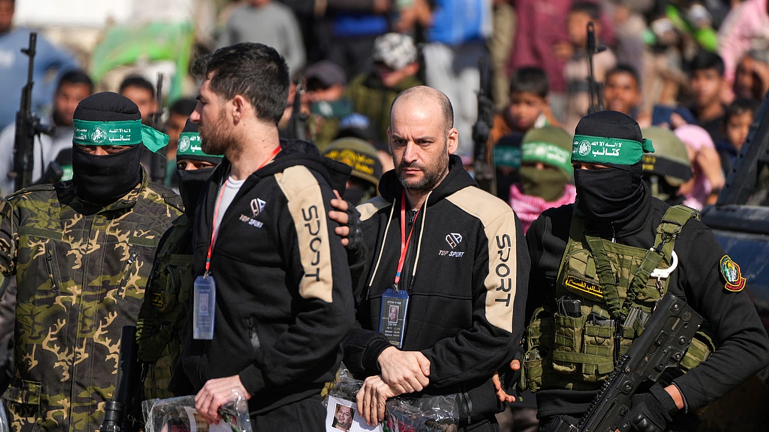 Les premières photos des otages israéliens libérés ce samedi matin.