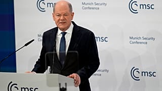 المستشار الألماني أولاف شولتز يتحدث خلال مؤتمر ميونيخ للأمن في فندق بايريشر هوف في ميونيخ، ألمانيا، السبت 15 فبراير/شباط 2025