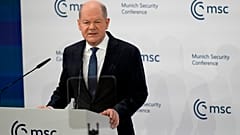 Der deutsche Bundeskanzler Olaf Scholz spricht während der Münchner Sicherheitskonferenz im Hotel Bayerischer Hof in München, Deutschland, Samstag, 15. Februar 2025.