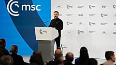 Der ukrainische Präsident Volodymyr Zelenskyy spricht während der Münchner Sicherheitskonferenz im Hotel Bayerischer Hof in München, Deutschland, Samstag, 15. Februar 2025. 