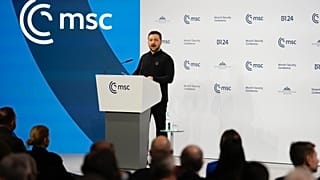 Президент Украины Владимир Зеленский выступает на Мюнхенской конференции по безопасности в отеле Bayerischer Hof в Мюнхене, Германия, в субботу, 15 февраля 2025 года. 
