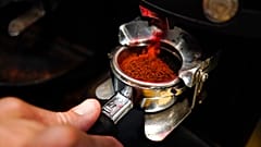 Archivo: El café siendo preparado en Vigilante Coffee, el miércoles 1 de septiembre de 2021, en College Park, Maryland.