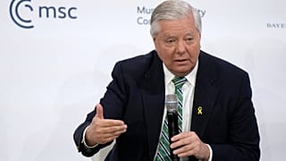 Ο γερουσιαστής των ΗΠΑ Lindsey Graham μιλάει καθώς συμμετέχει σε συζήτηση κατά τη διάρκεια της Διάσκεψης για την Ασφάλεια στο Μόναχο, Γερμανία, 15 Φεβρουαρίου 2025.