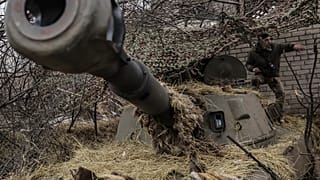Ουκρανός στρατιώτης πάνω σε άρμα μάχης στην ανατολική Ουκρανία - φώτο αρχείου