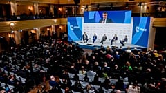 Jefes de Estado de varios países europeos intervienen en una mesa redonda durante la Conferencia de Seguridad de Múnich, celebrada el domingo en el hotel Bayerischer Hof de Múnich (Alemania),