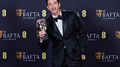 A legjobb színésznek járó díjat Adrien Brody kapta, aki A brutalista főszerepében egy magyar építészt alakít