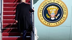 O Presidente Trump embarca no Air Force One na passada sexta-feira, a caminho de West Palm Beach, na Florida