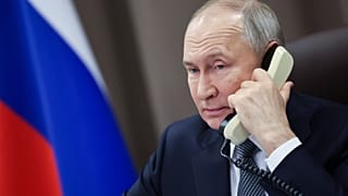 Russlands Präsident Wladimir Putin bei einem Telefonat mit US-Präsident Donald Trump, 12. Februar 2025