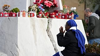 Gebet vor dem Krankenhaus für die Genesung des Papstes