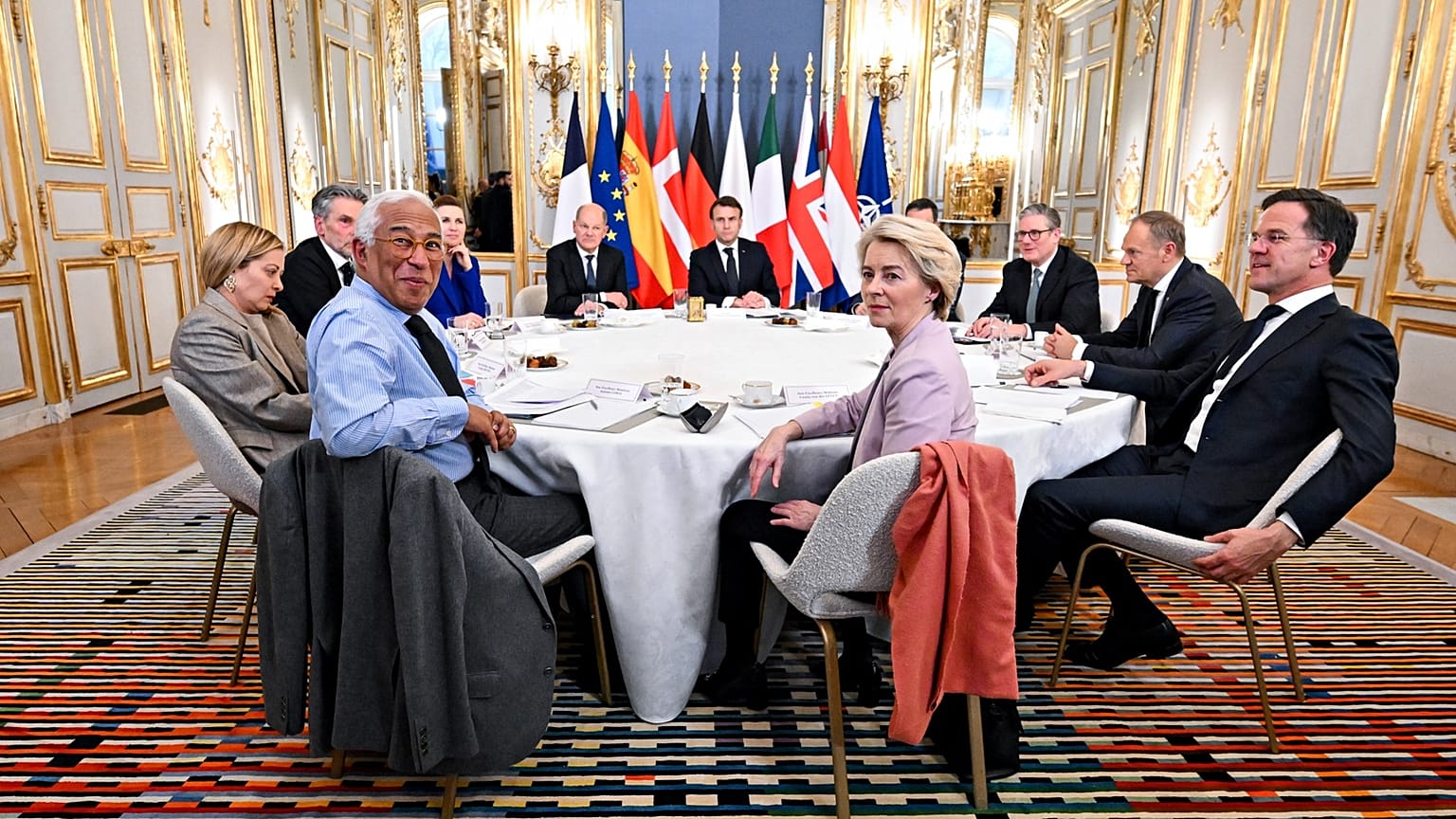 Avrupalı liderler Rusya'nın Ukrayna'ya açtığı savaşı görüşmek üzere Paris'te bir araya geldi.