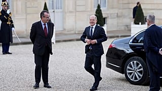 Olaf Scholz német kancellár (középen) Ukrajna helyzetéről is kifejtette álláspontját a német kancellárjelöltek televíziós vitáján 2025.02.16-án. 