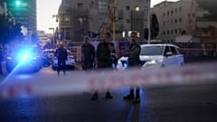 الشرطة الإسرائيلية تتفقد موقع هجوم إطلاق نار في تل أبيب، إسرائيل، السبت 5 أغسطس 2023