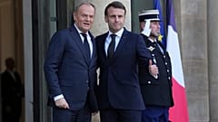 Президент Франции Эммануэль Макрон и премьер-министр Польши Дональд Туск, 17 февраля 2025