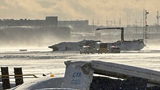 Αναποδογυρισμένο το αεροπλάνο της Delta Airlines