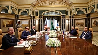 Alti funzionari statunitensi, russi e sauditi a Palazzo Diriyah, a Riyadh, Arabia Saudita, 18 febbraio 2025